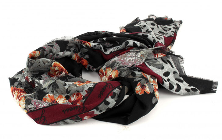 Foulard-GUESS-Natale-2015