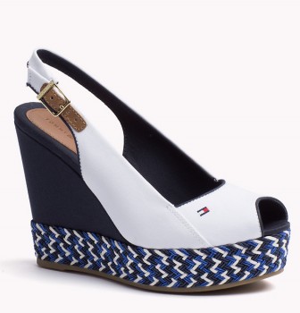 Tommy Hilfiger per un week end con le zeppe